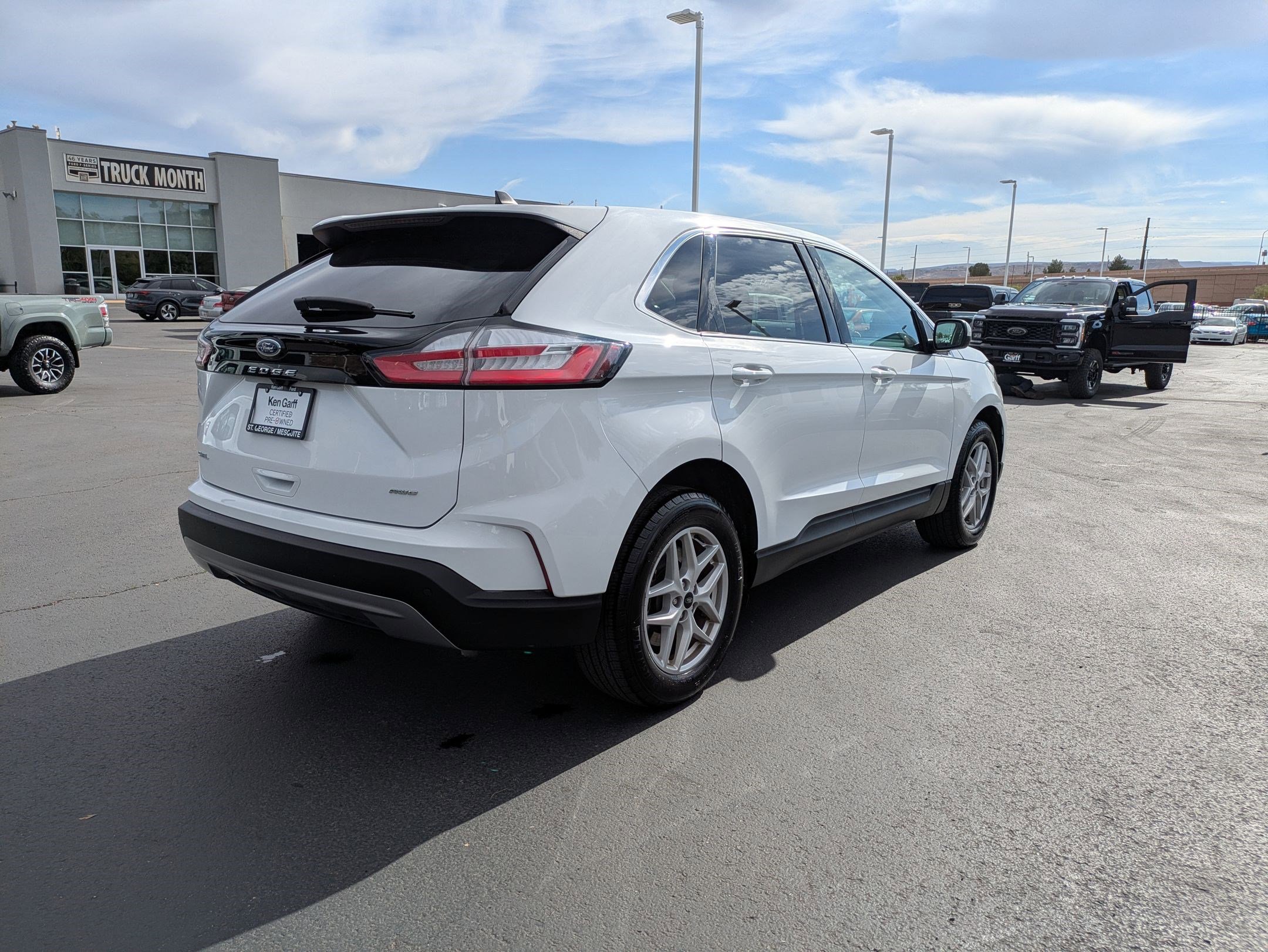 Used 2024 Ford Edge SEL image 3
