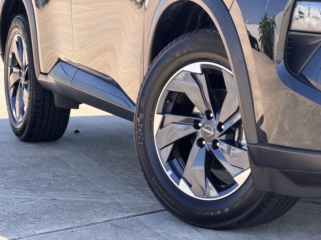 Used 2025 Nissan Rogue SV FWD image 11