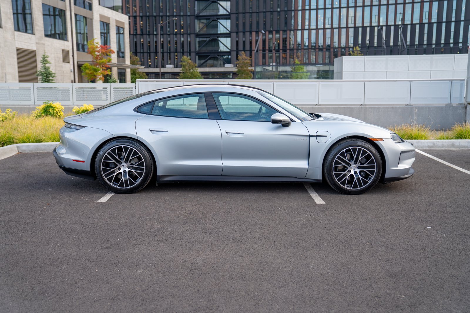 Certified 2025 Porsche Taycan AWD/4WD image 8