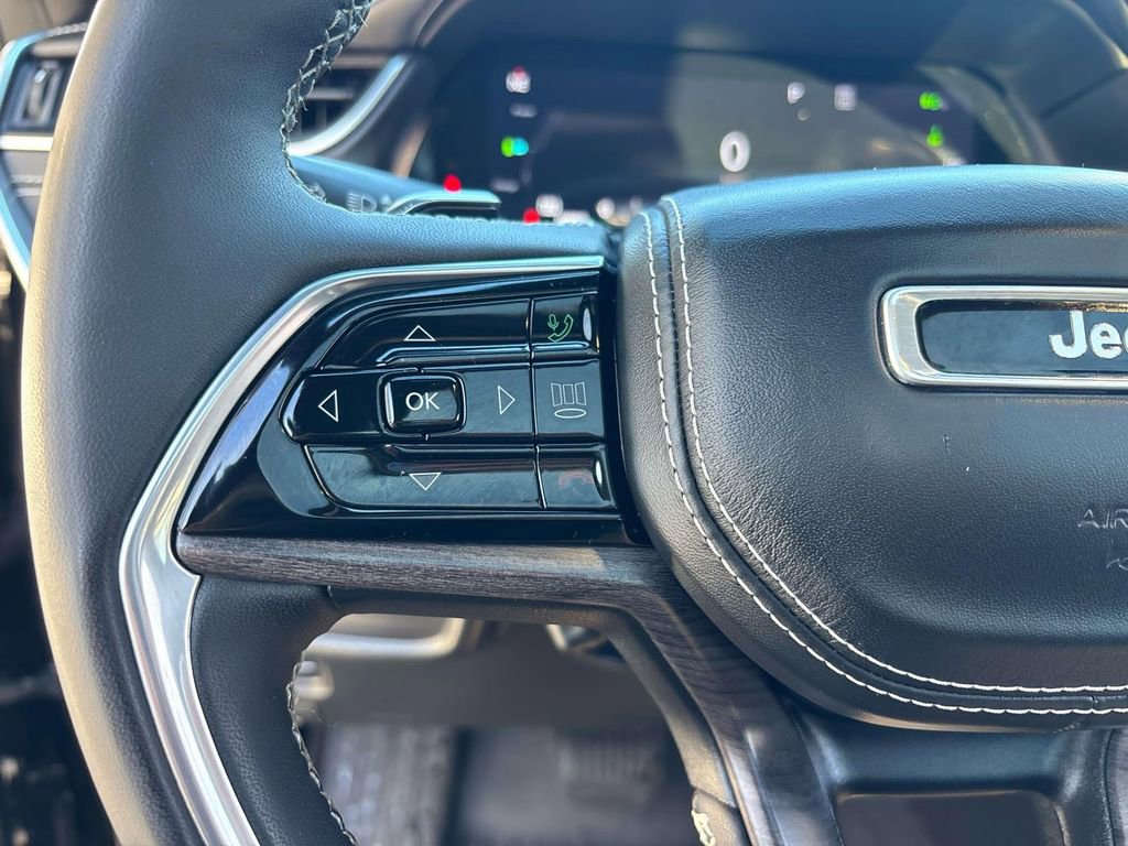 Used 2023 Jeep Grand Cherokee Overland w/ Luxury Tech Group IV image 19