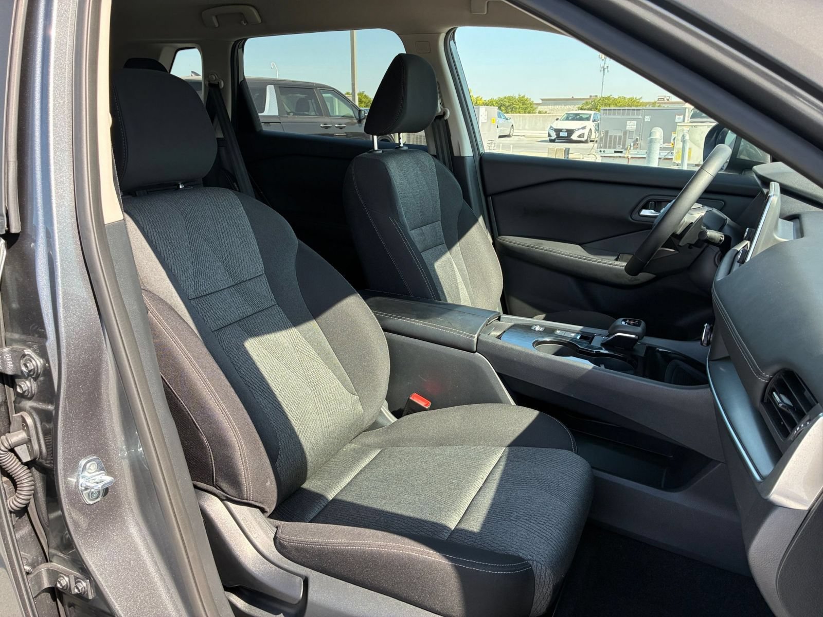 Used 2026 Nissan Rogue SV FWD image 38