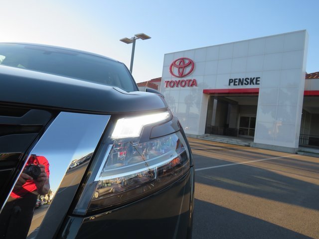 Used 2022 Nissan Pathfinder Platinum w/ Cargo Package image 4