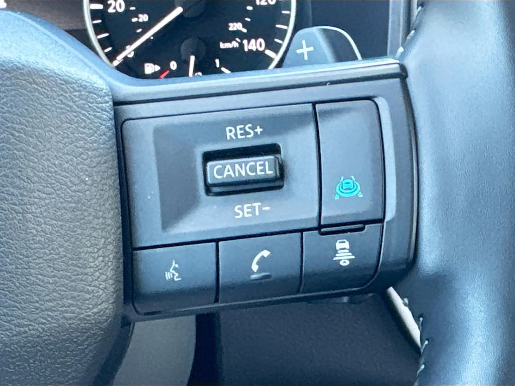 Used 2025 Nissan Rogue SV image 11