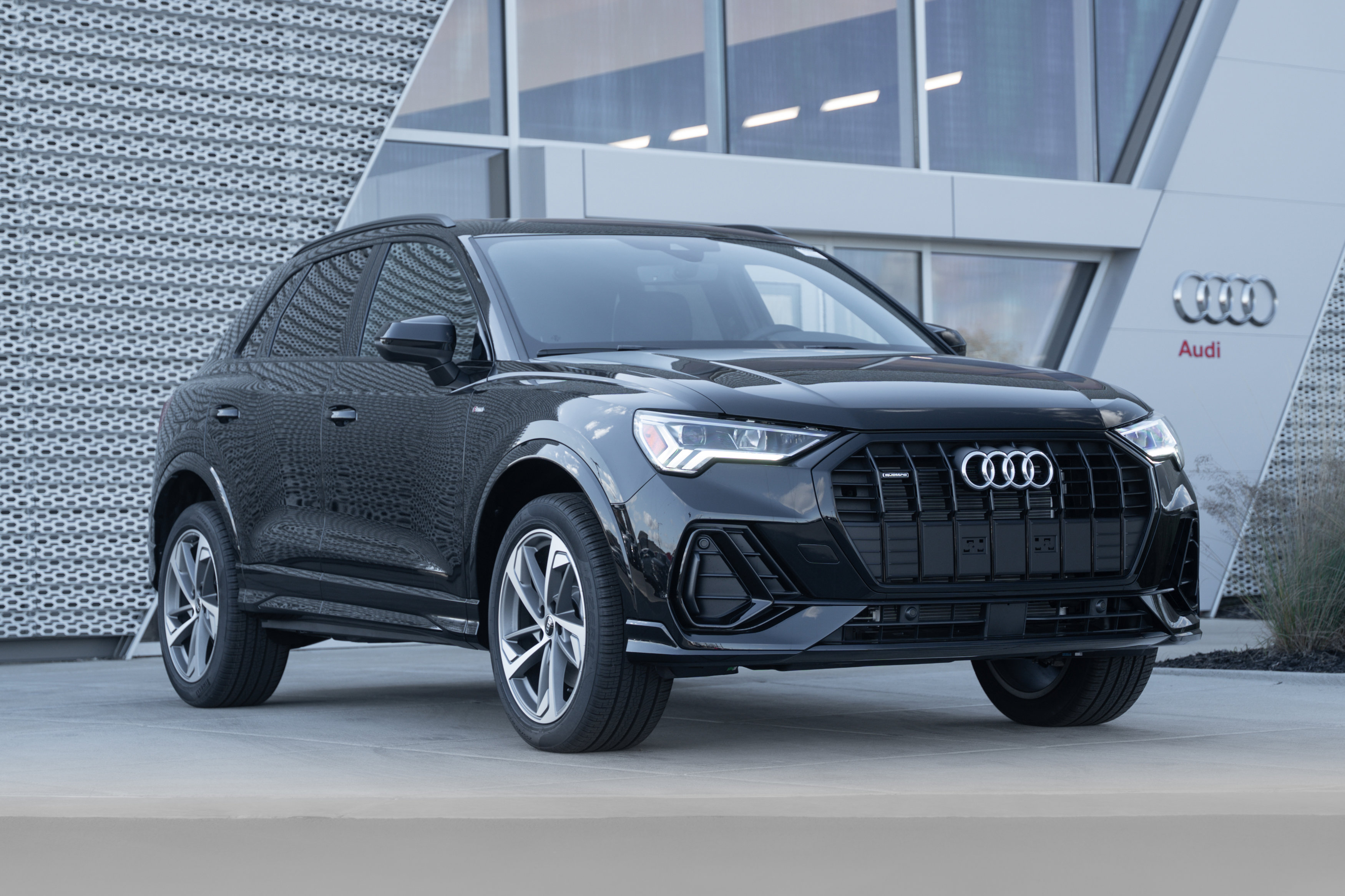 New 2025 Audi Q3 2.0T Premium