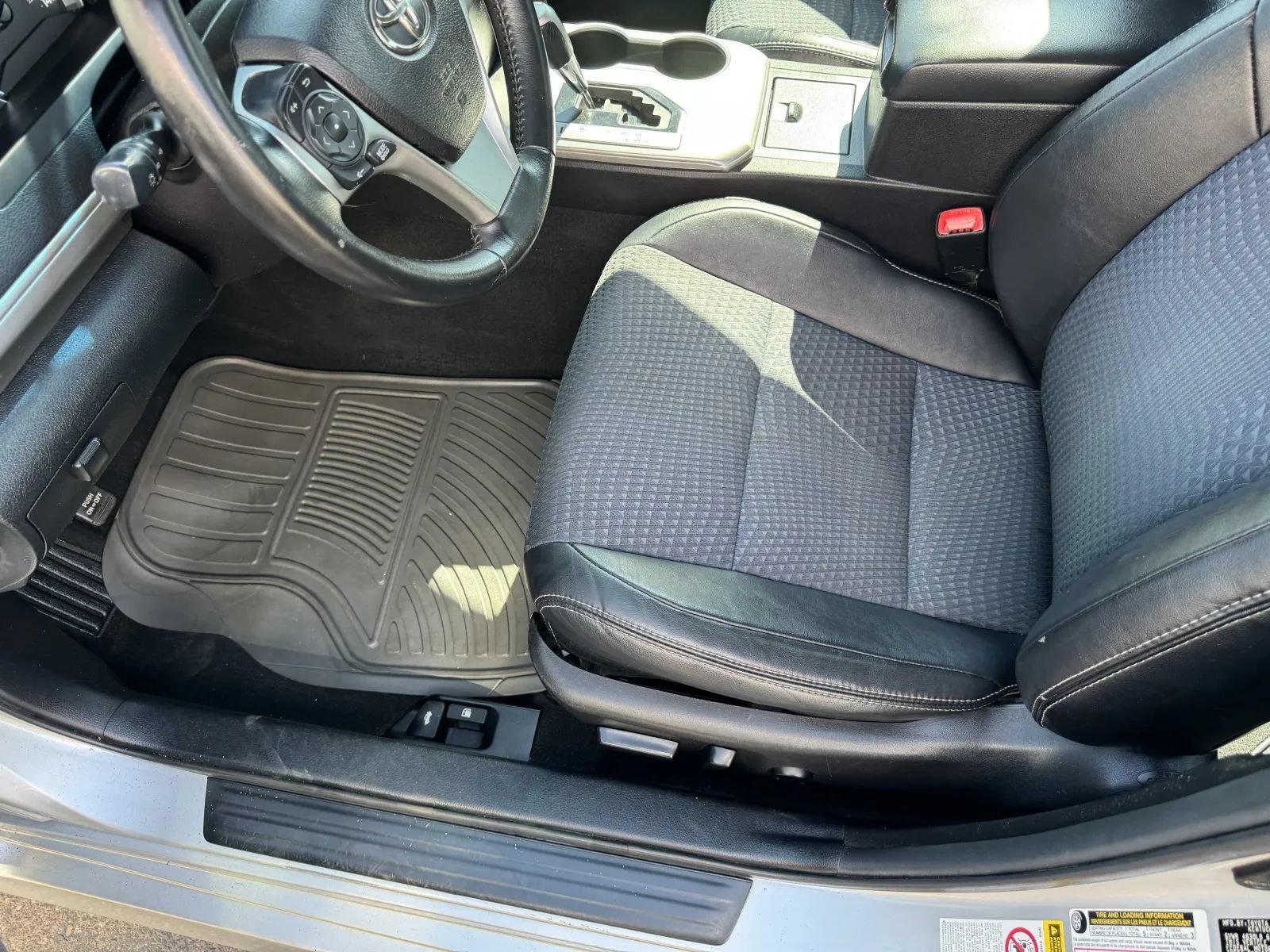 Used 2014 Toyota Camry SE FWD image 11