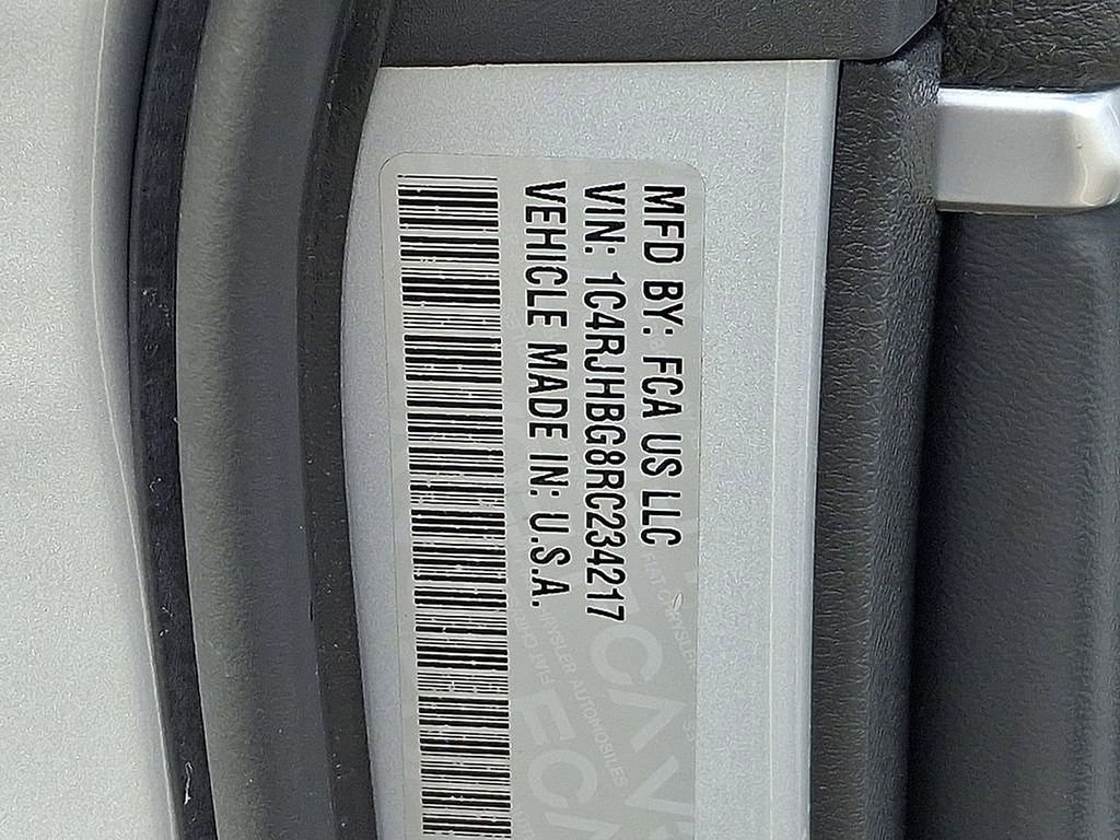 Used 2024 Jeep Grand Cherokee Limited w/ Black Appearance Package image 27