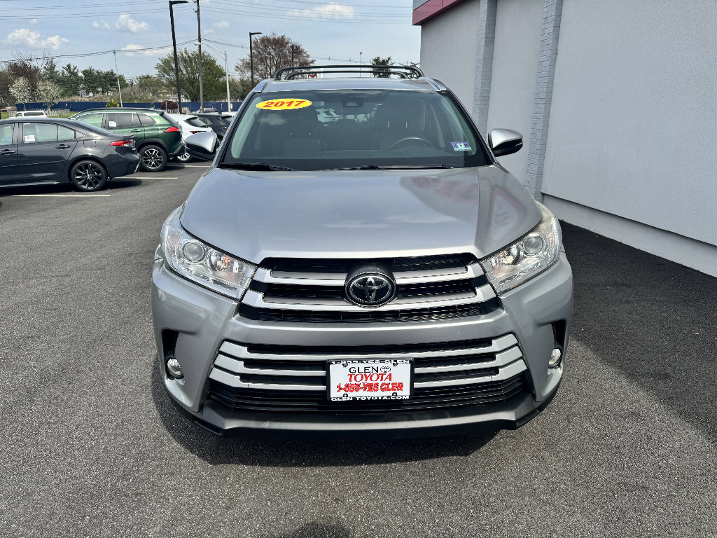 Used 2017 Toyota Highlander XLE w/ Carpet Mat Package AWD/4WD image 3