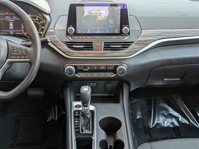 Used 2025 Nissan Altima 2.5 SV FWD image 14