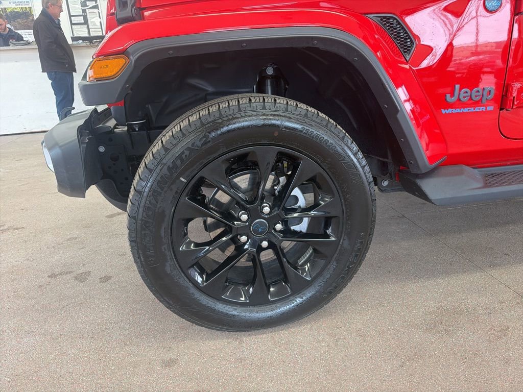 Certified 2025 Jeep Wrangler Sahara 4xe image 4
