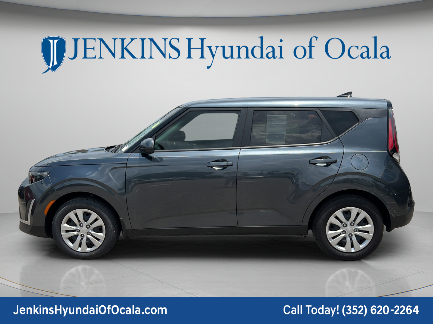 Used 2025 Kia Soul LX FWD image 6