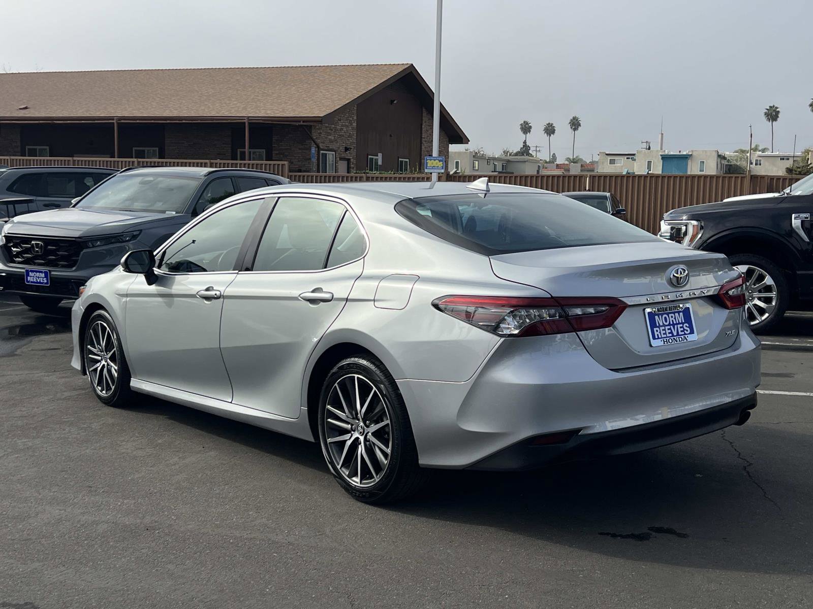 Used 2023 Toyota Camry XLE image 3