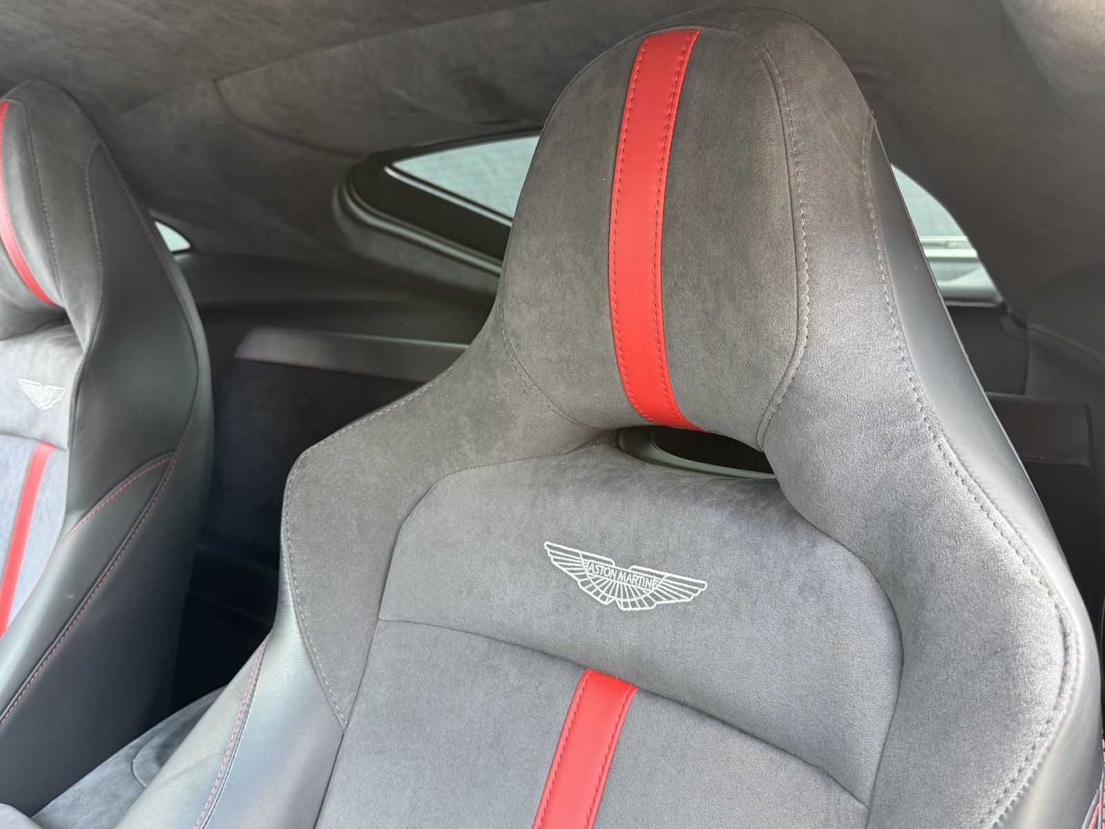 Used 2022 Aston Martin V8 Vantage Coupe RWD image 38