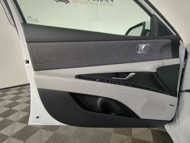 New 2026 Hyundai Elantra Limited FWD image 30