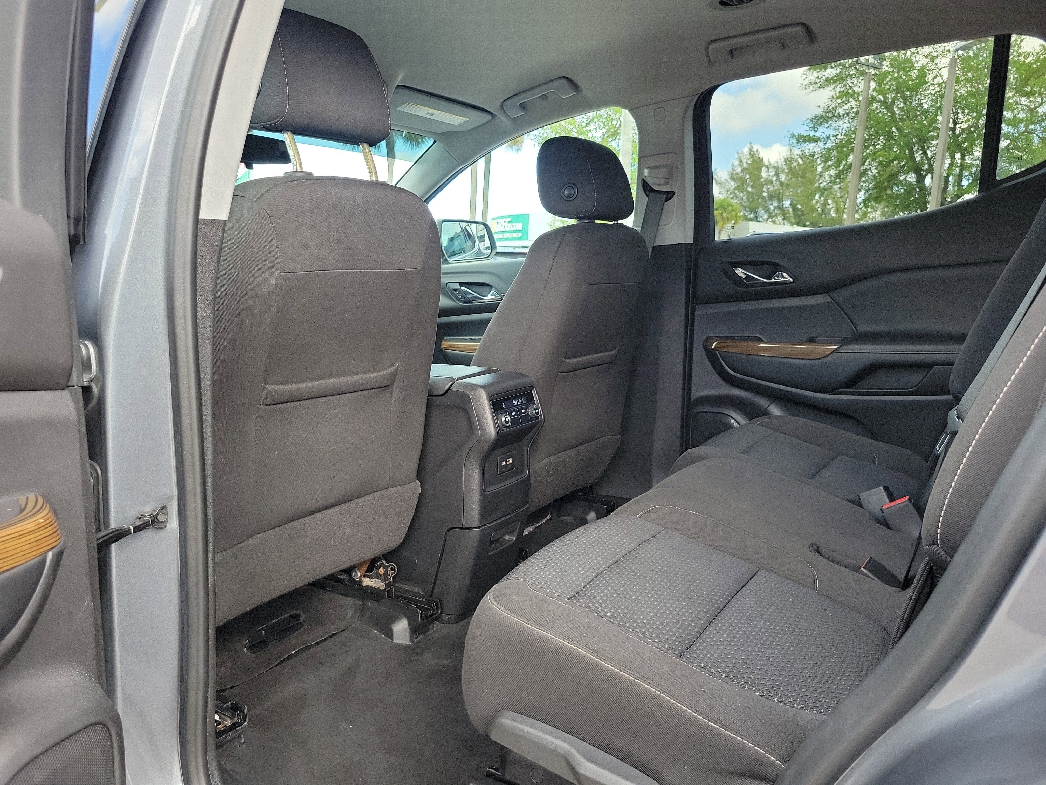 Used 2020 GMC Acadia SLE image 14