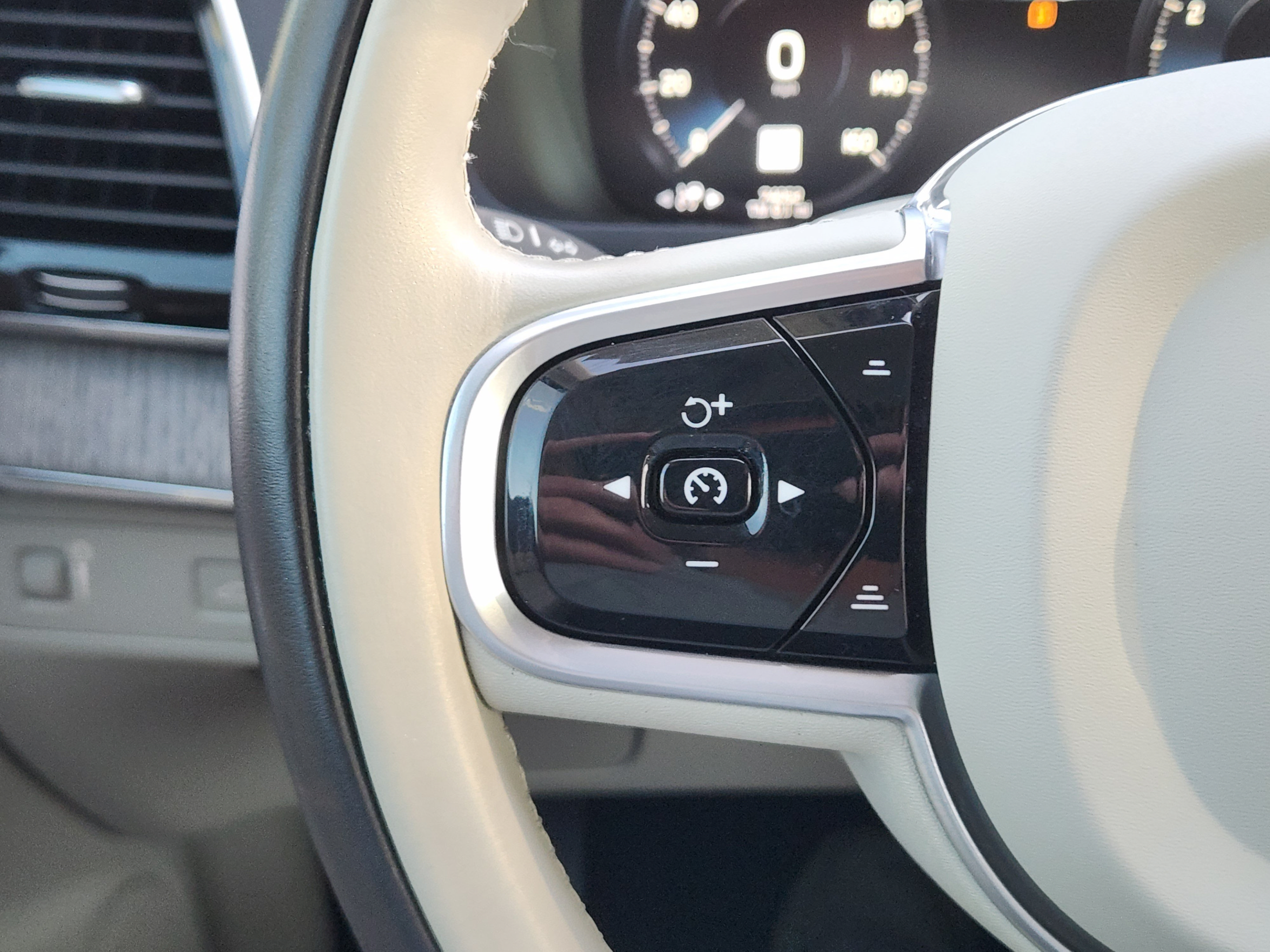 Used 2022 Volvo XC90 T6 Inscription AWD/4WD image 24
