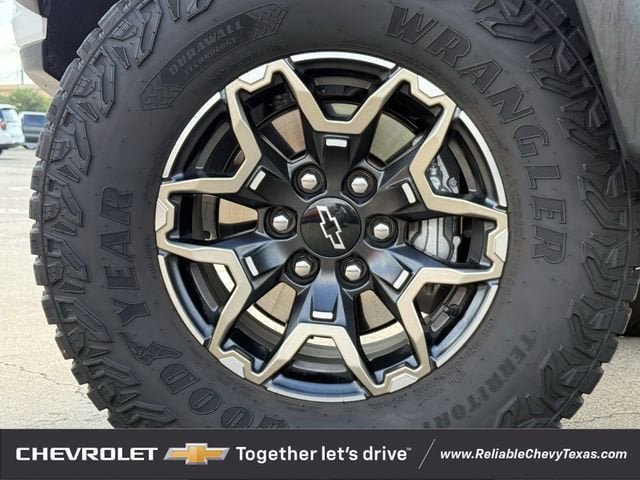 Used 2024 Chevrolet Colorado ZR2 w/ ZR2 Convenience Package III AWD/4WD image 10