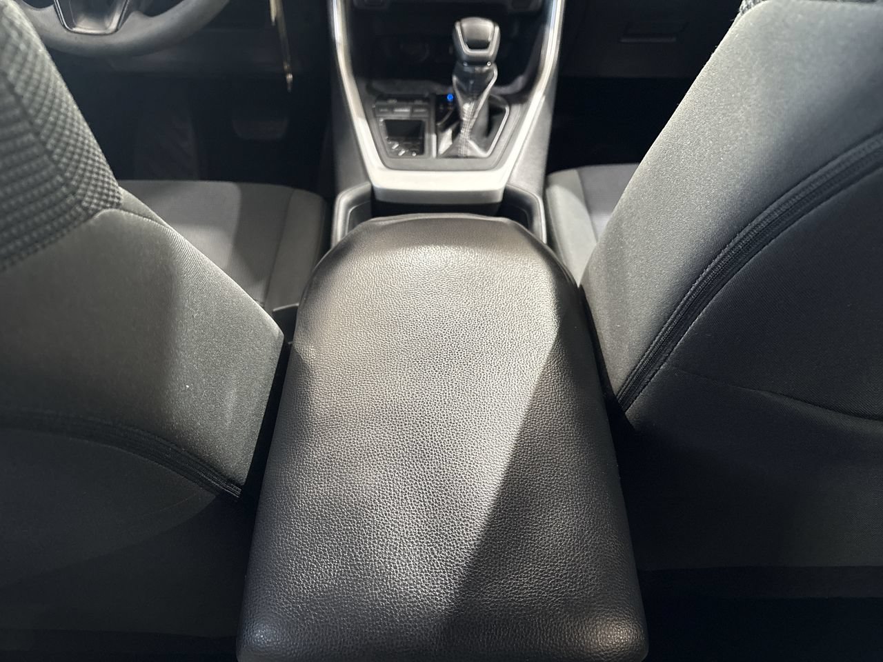 Used 2019 Toyota RAV4 LE FWD image 21