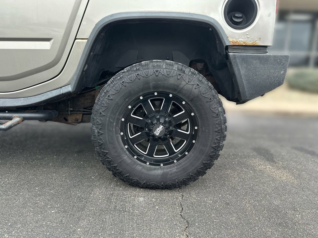 Used 2003 HUMMER H2 w/ Preferred Equipment Group image 19