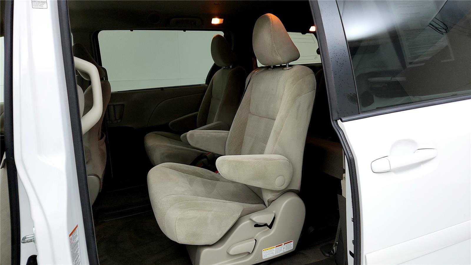 Used 2015 Toyota Sienna LE image 20