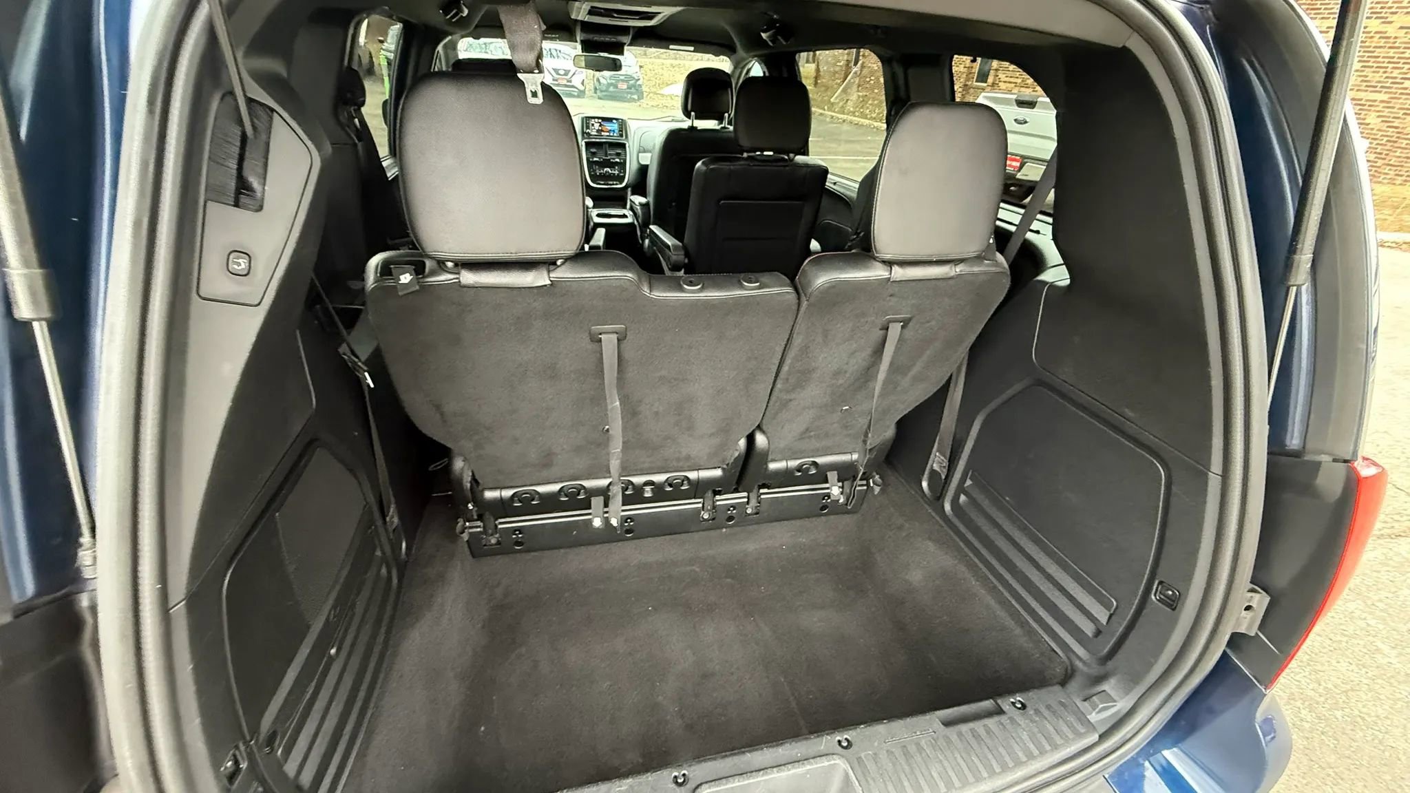 Used 2017 Dodge Grand Caravan GT image 31