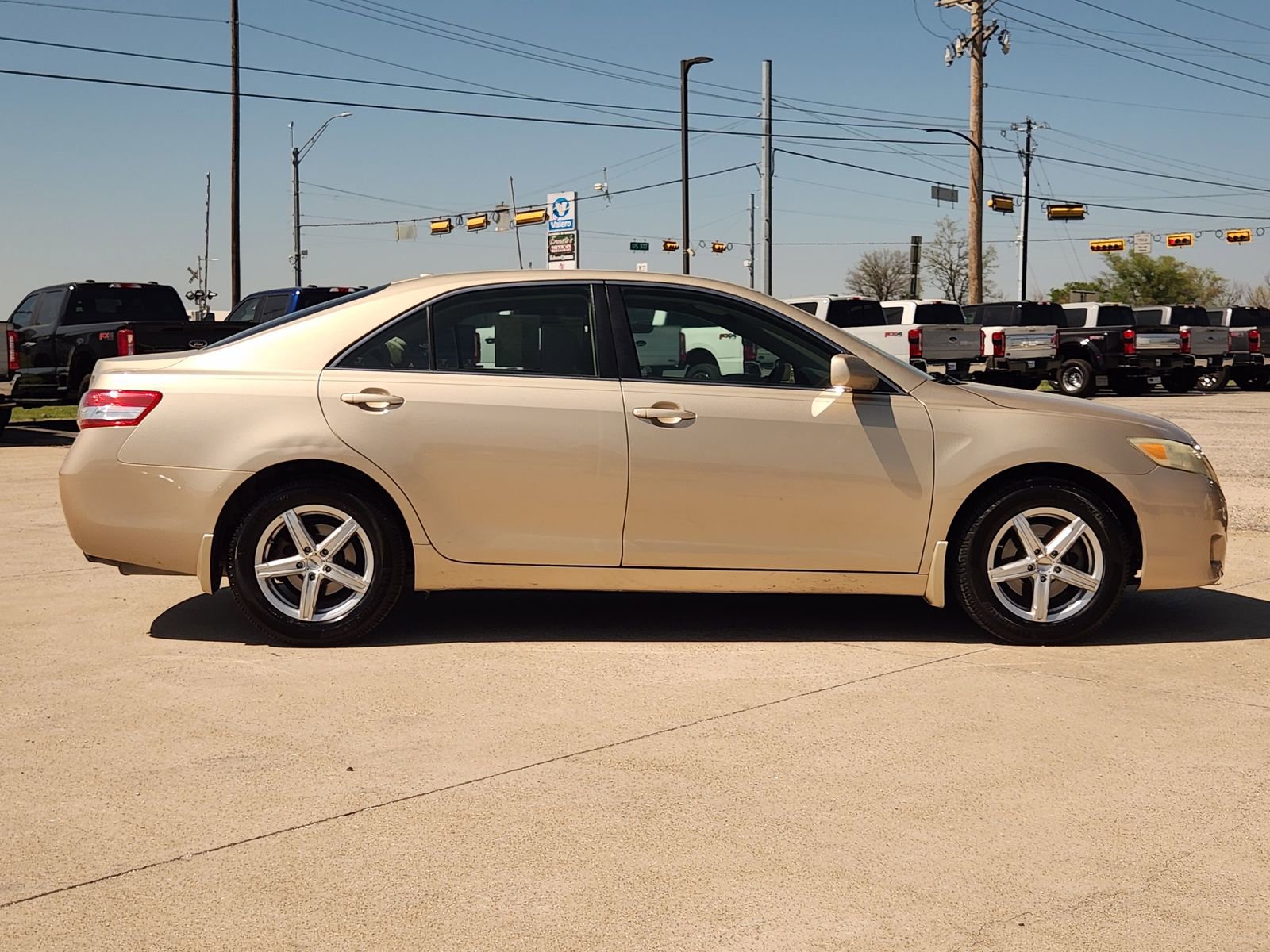 Used 2011 Toyota Camry LE image 7