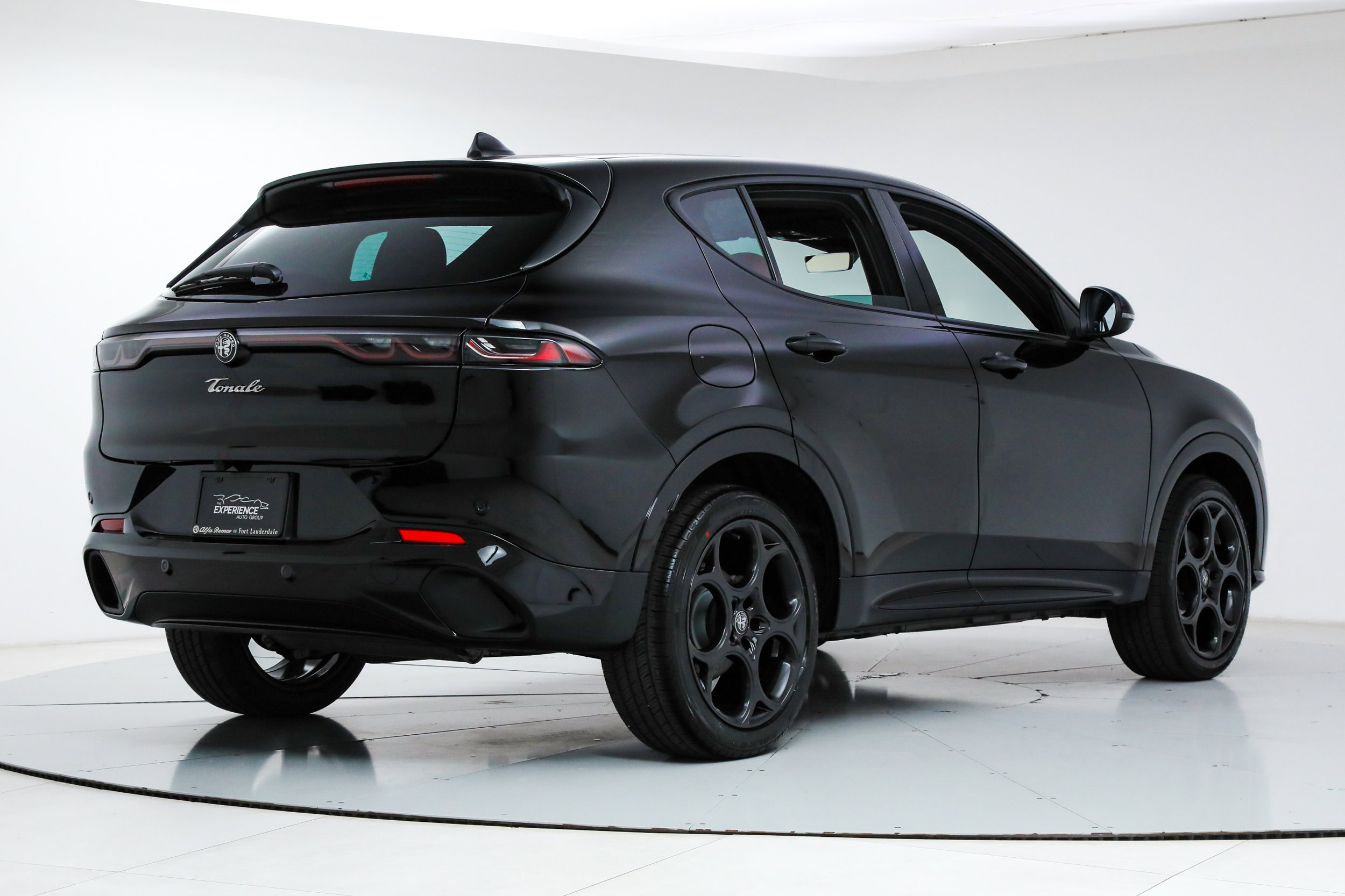 New 2026 Alfa Romeo Tonale Sprint w/ Red Premium Package image 5