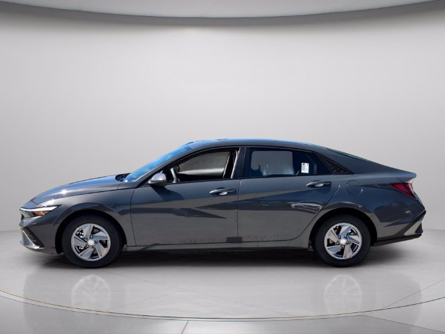 New 2026 Hyundai Elantra SE FWD image 2
