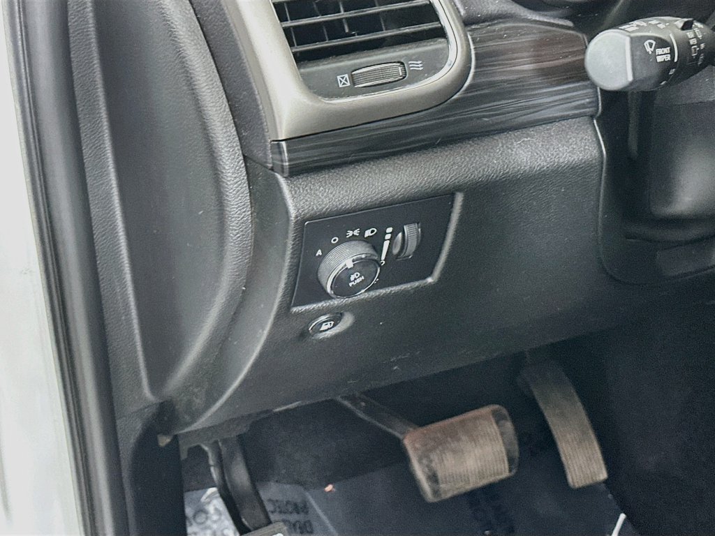 Certified 2020 Jeep Grand Cherokee Altitude AWD/4WD image 16