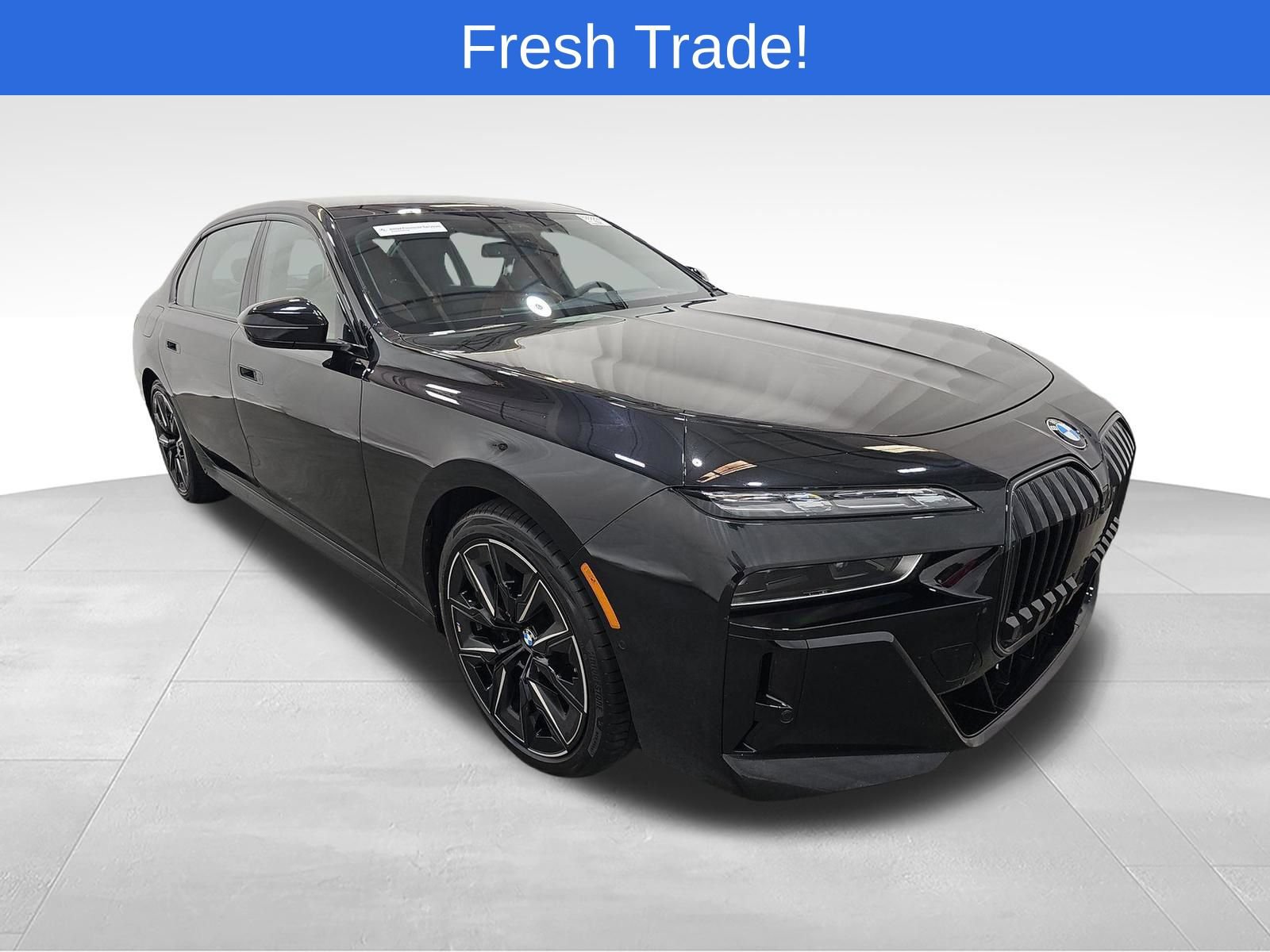 Certified 2025 BMW 760i xDrive w/ Executive Package AWD/4WD image 3