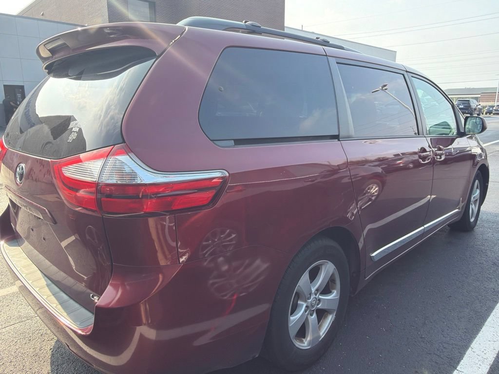 Used 2015 Toyota Sienna LE FWD image 3