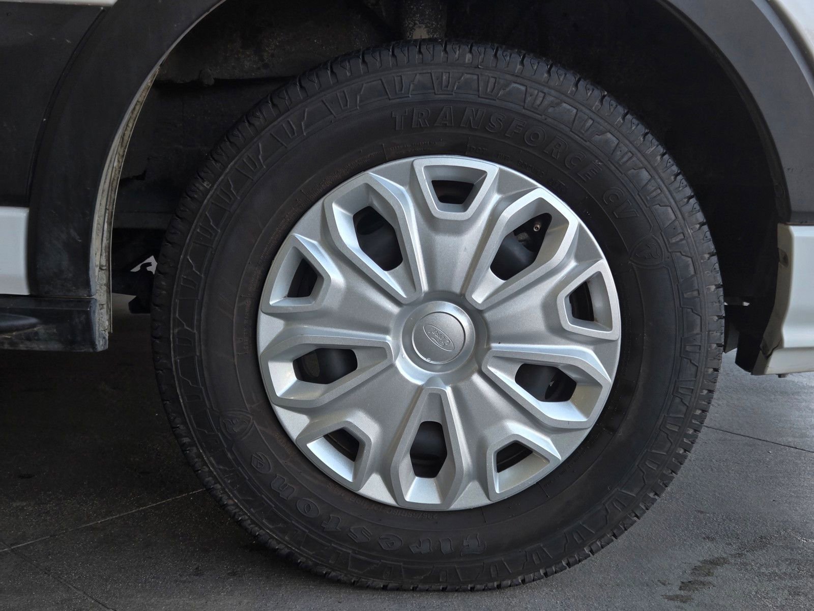 Used 2023 Ford Transit 350 XLT RWD image 5