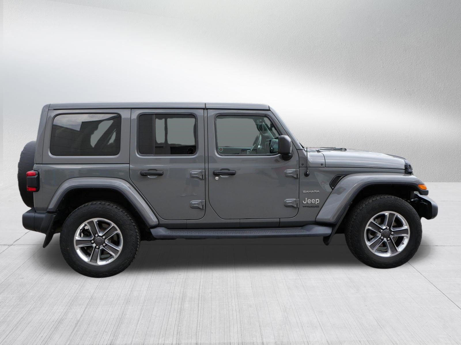 Used 2019 Jeep Wrangler Unlimited Sahara w/ Dual Top Group AWD/4WD image 8