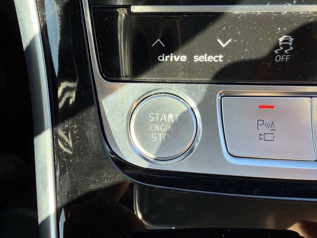 Used 2019 Audi Q8 Prestige w/ Luxury Package image 22