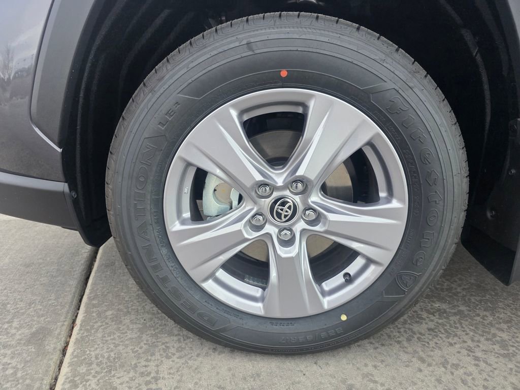 Used 2025 Toyota RAV4 XLE image 30