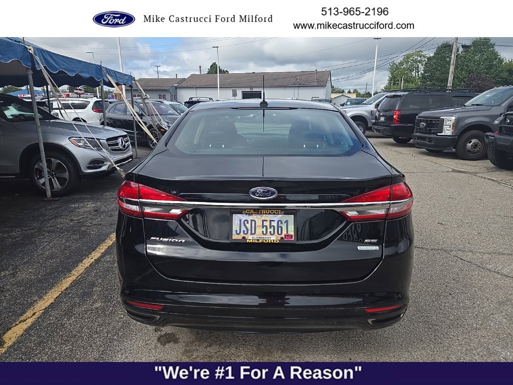 Used 2017 Ford Fusion SE w/ Fusion SE Technology Package FWD image 5