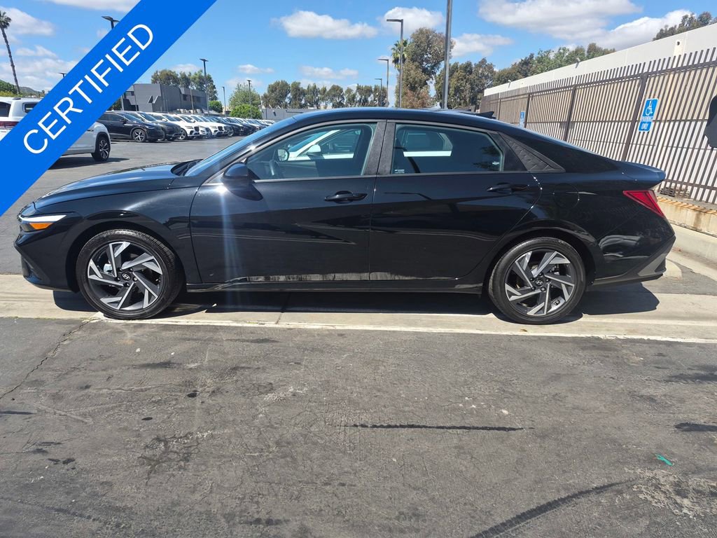 Used 2025 Hyundai Elantra SEL image 4