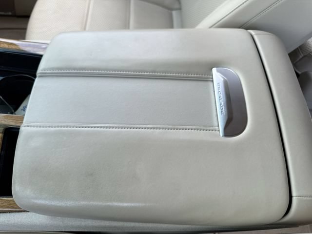 Used 2021 Cadillac Escalade Premium Luxury Platinum AWD/4WD image 21