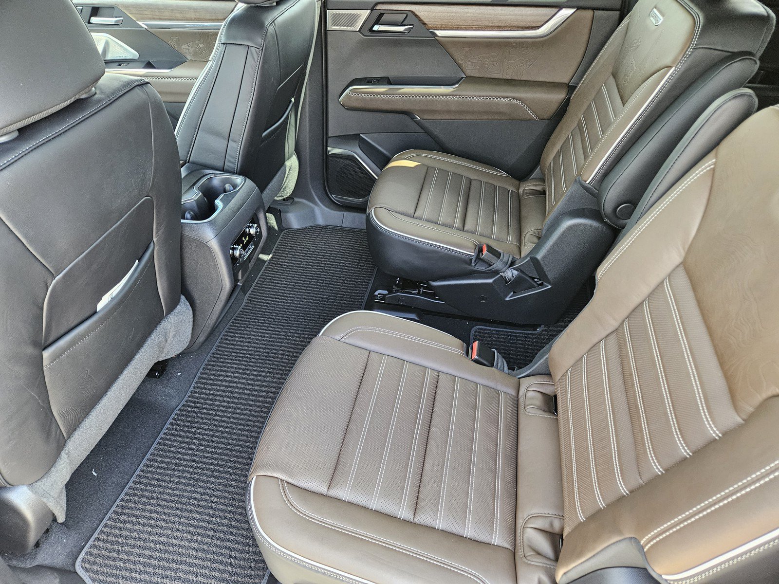 New 2027 GMC Acadia Denali Ultimate FWD image 20