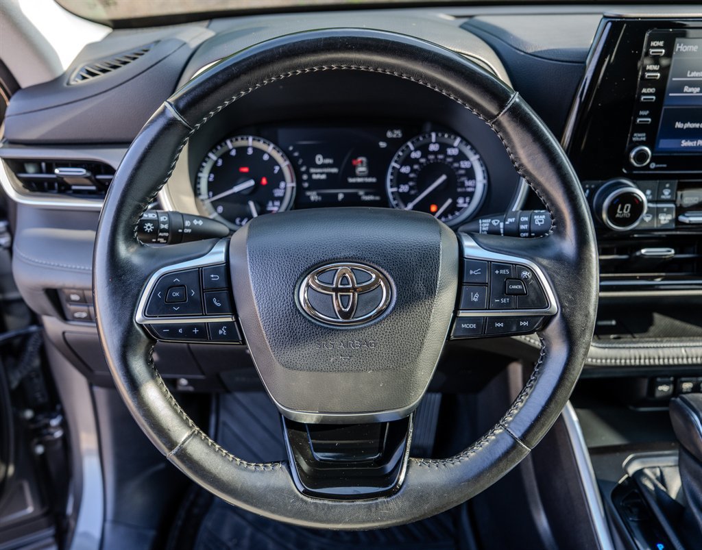 Used 2020 Toyota Highlander XLE FWD image 15