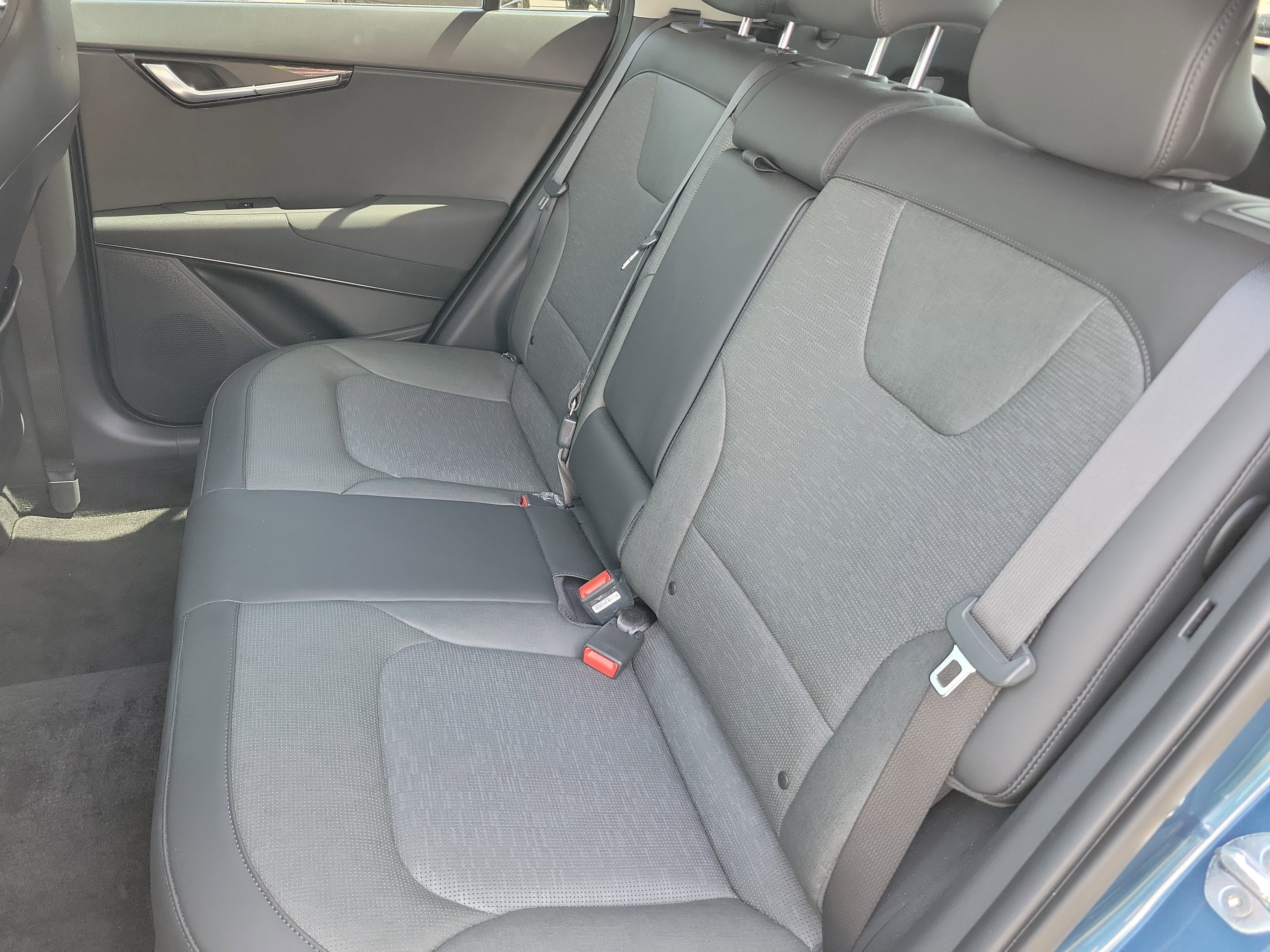 Used 2024 Kia Niro SX Touring image 7