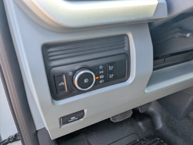 New 2026 Ford F550 4x4 Regular Cab Super Duty image 10