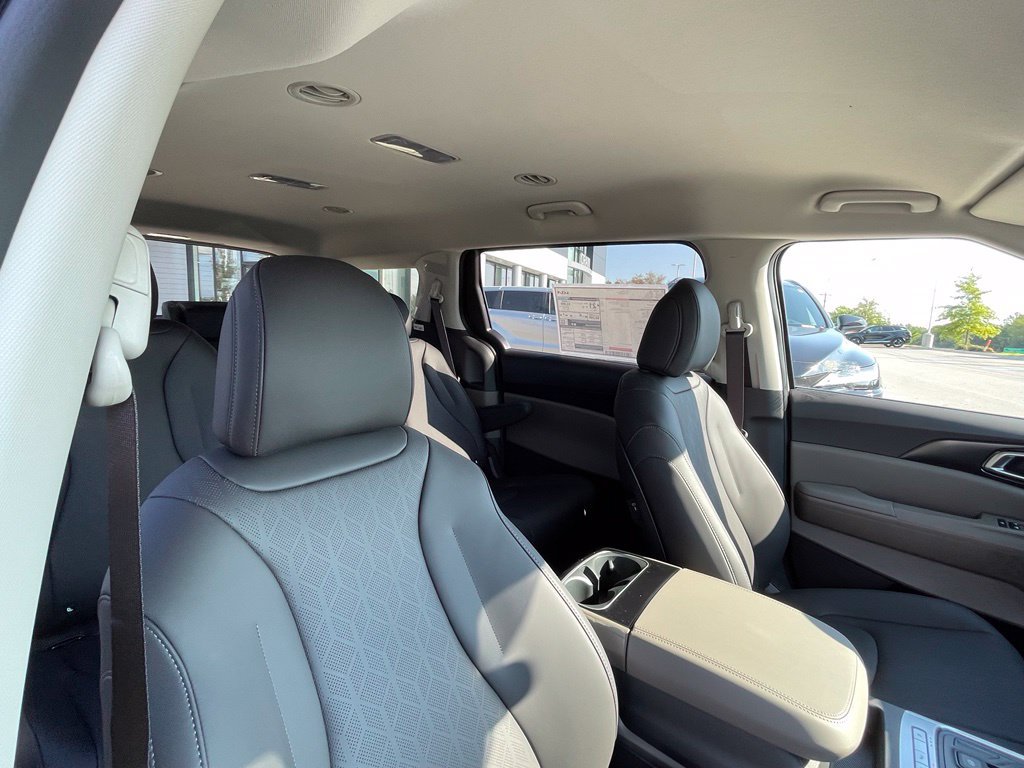 New 2027 Kia Carnival FWD image 29