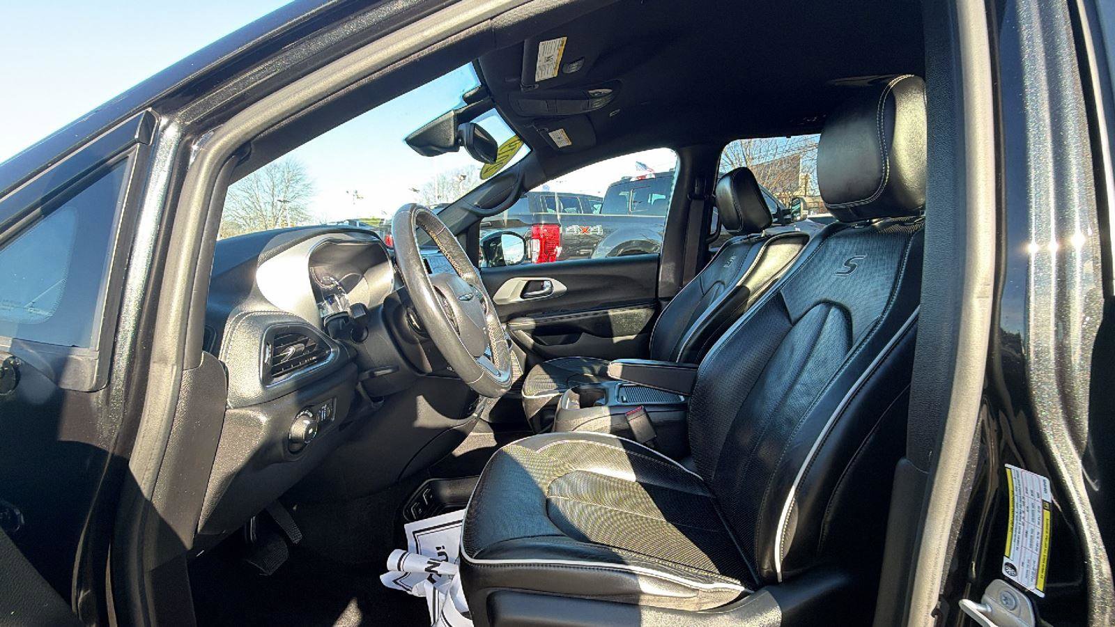 Used 2019 Chrysler Pacifica Limited w/ Advanced Safetytec Group image 21