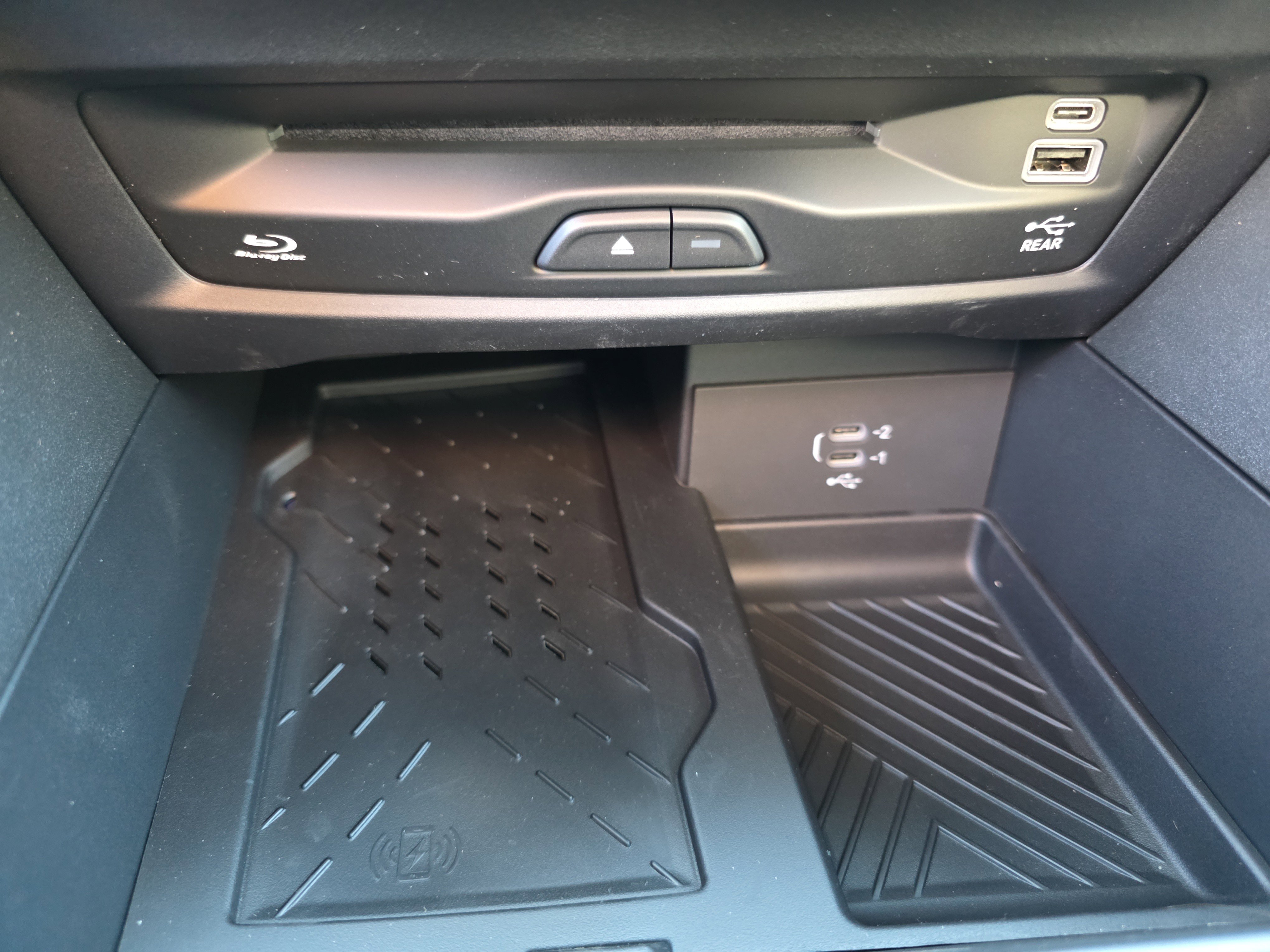 New 2026 Chrysler Pacifica Limited w/ Uconnect Theater Family Group image 7