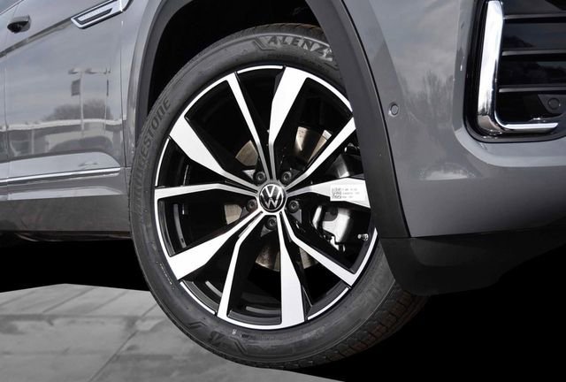 New 2026 Volkswagen Atlas Cross Sport SEL Premium R-Line image 3