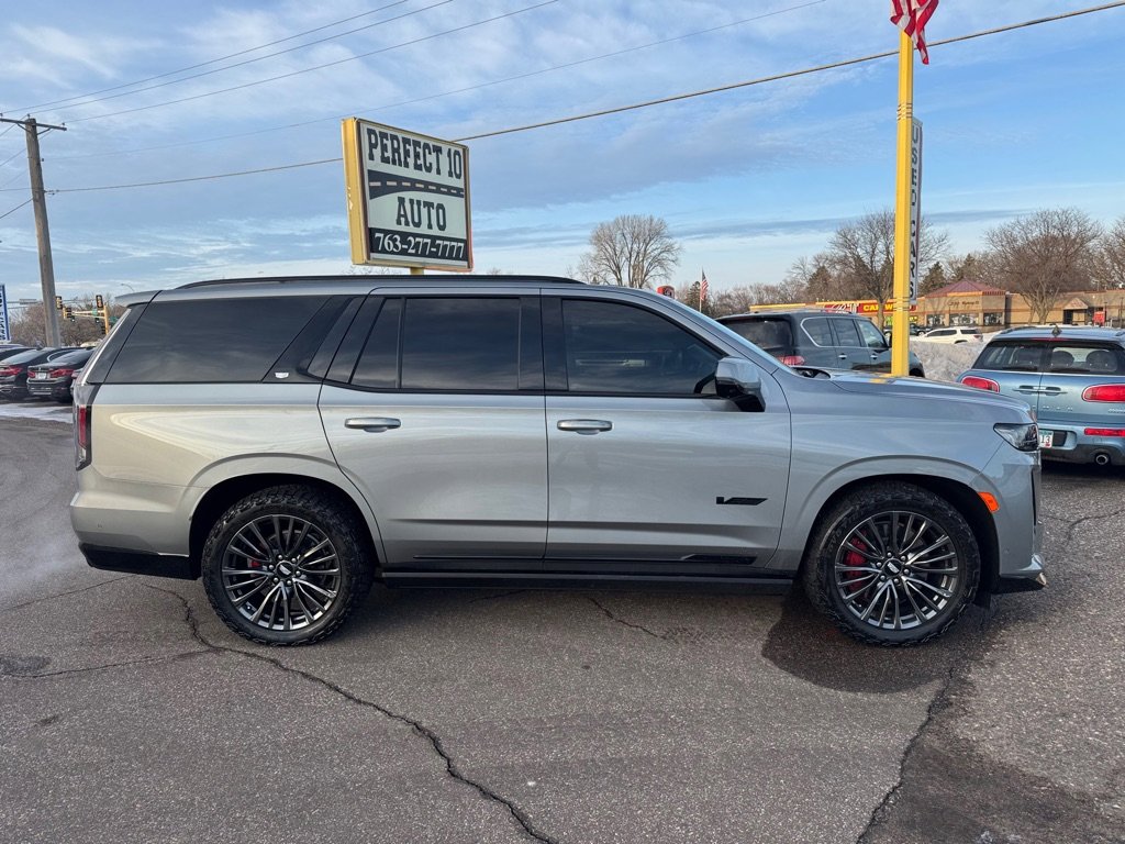 Used 2024 Cadillac Escalade V w/ LPO, ONYX Package image 3