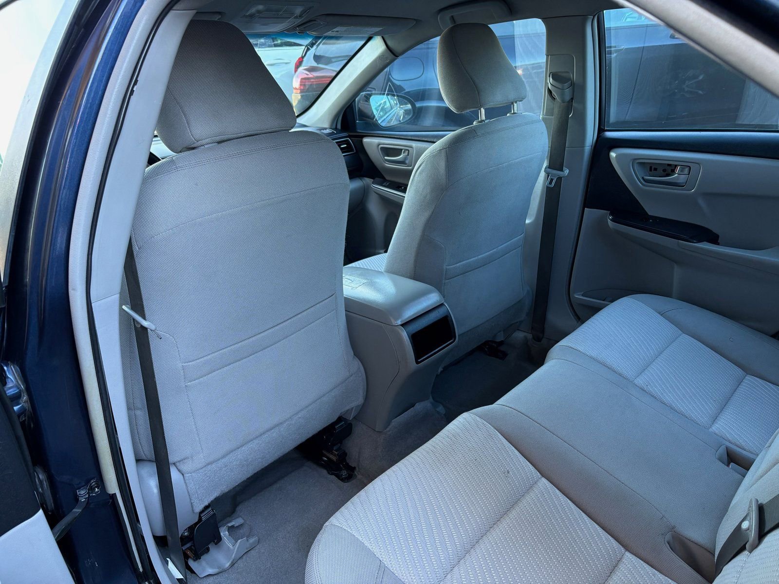 Used 2015 Toyota Camry LE image 19