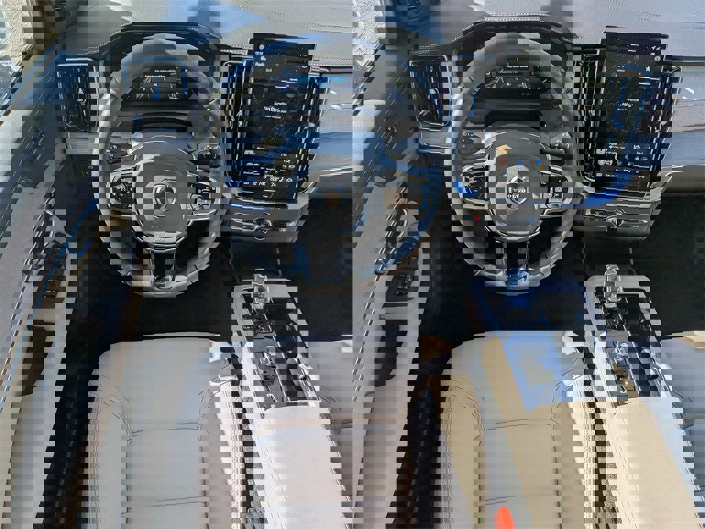 New 2026 Volvo XC90 B6 Plus w/ Protection Package Premier image 19