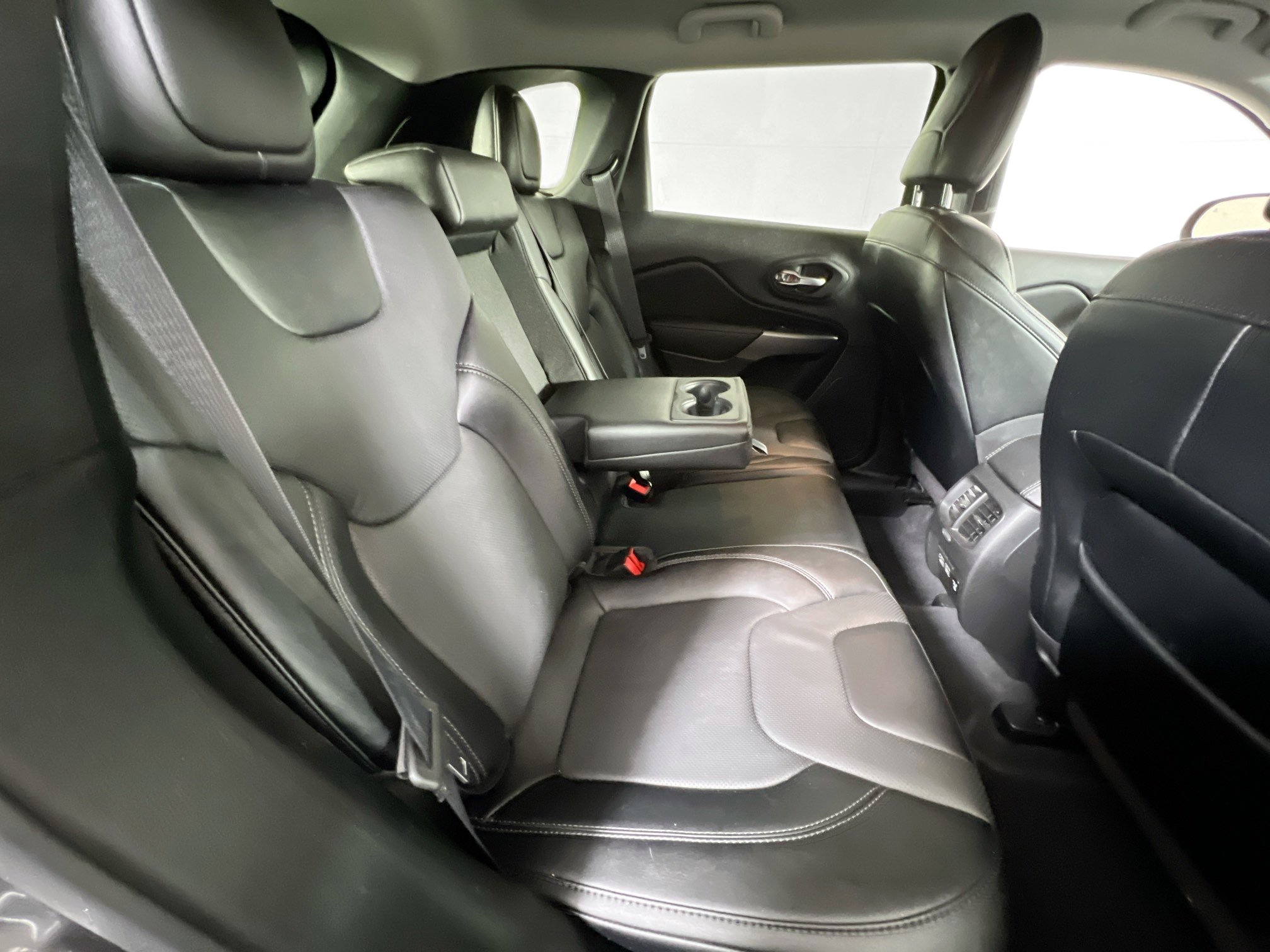 Used 2022 Jeep Cherokee Latitude Lux image 25