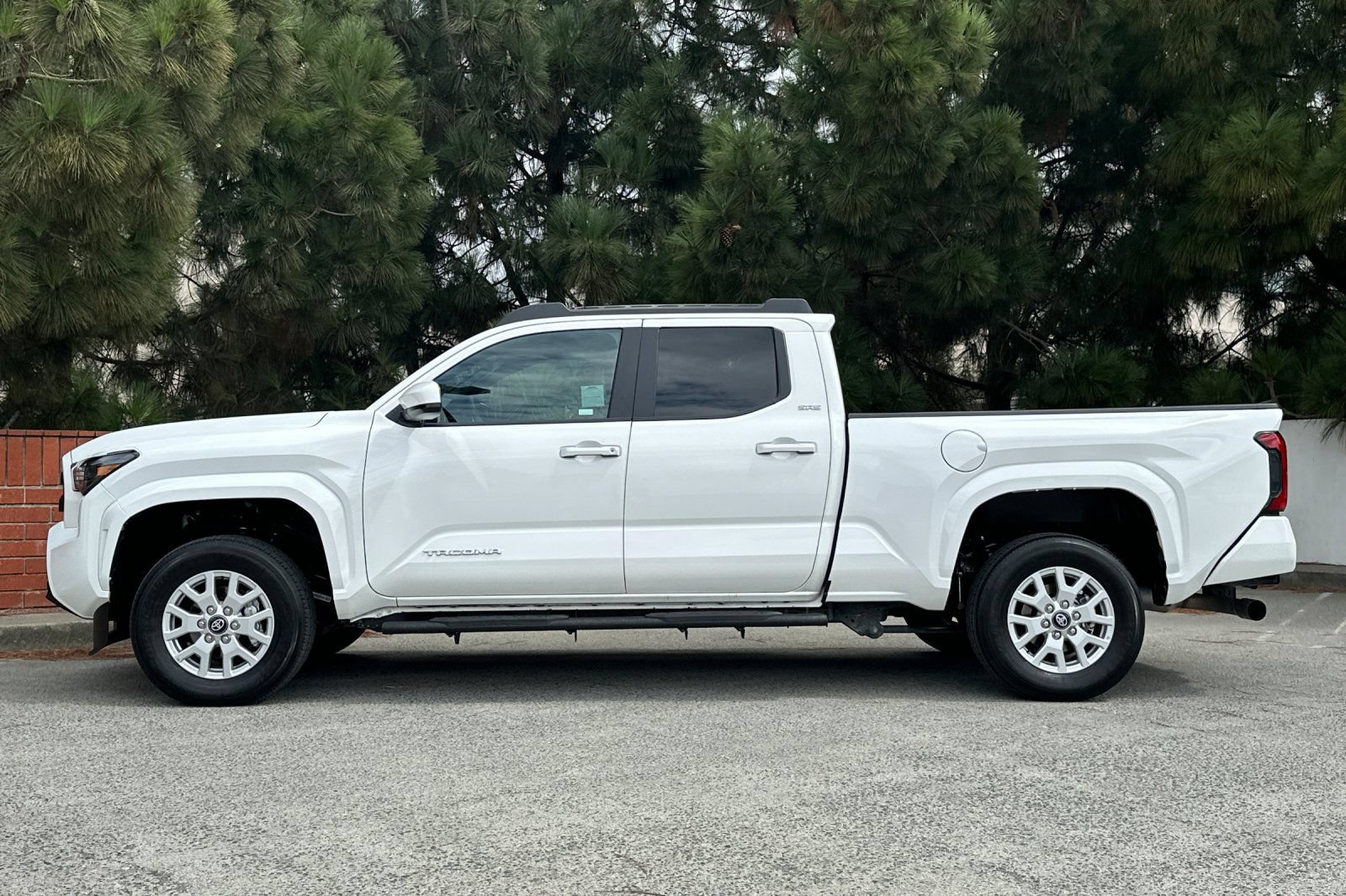 Used 2024 Toyota Tacoma SR5 AWD/4WD image 7